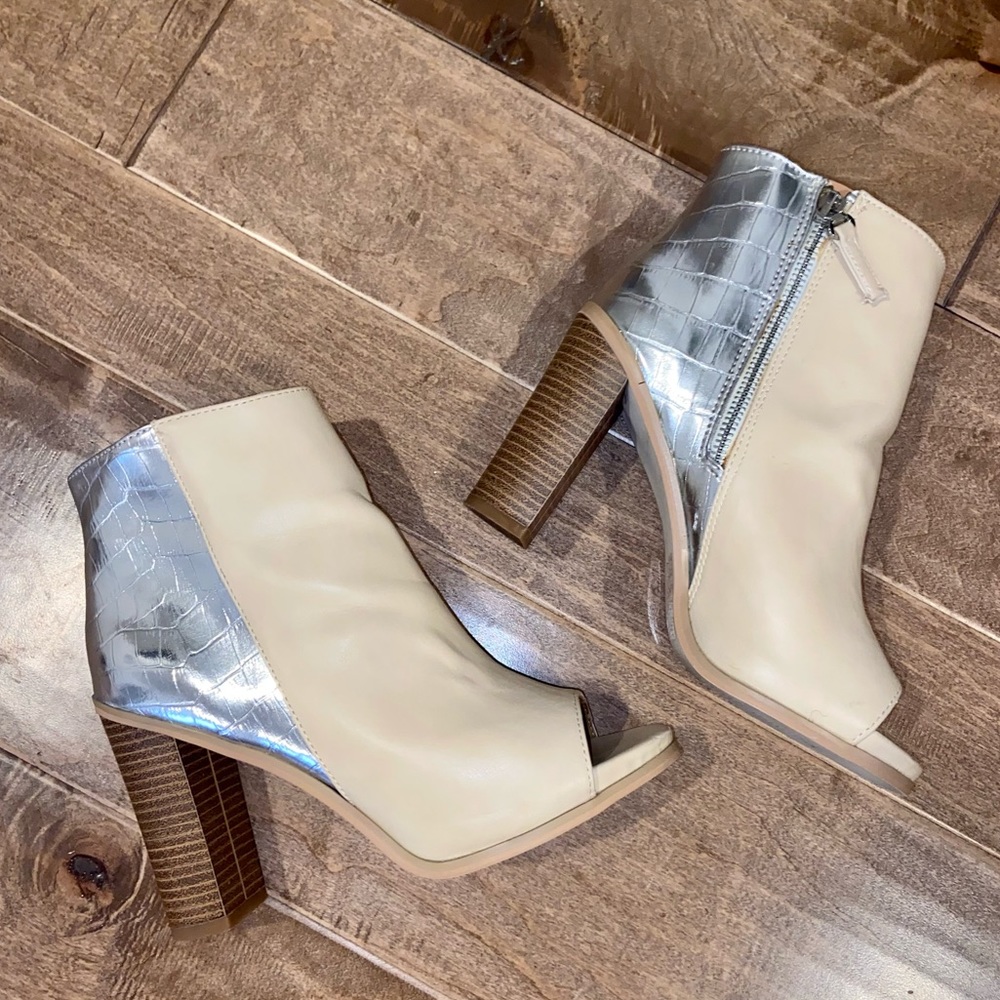 Colorblock Peep-toe Bootie